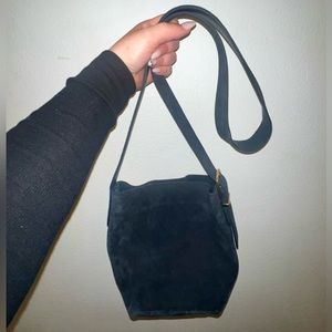 Madewell Essential Mini Bucket Tote in Suede - Navy